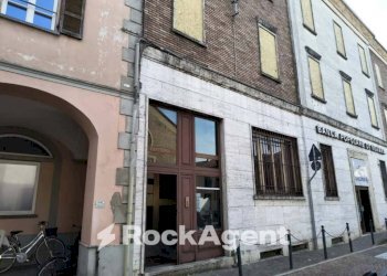 Facciata - Altro via Vittorio Veneto, 15, Robbio - foto 1