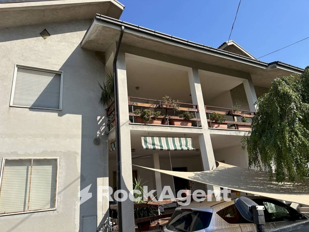 Facciata - Villa via delle Nazioni Unite 36, Alanno - foto 1