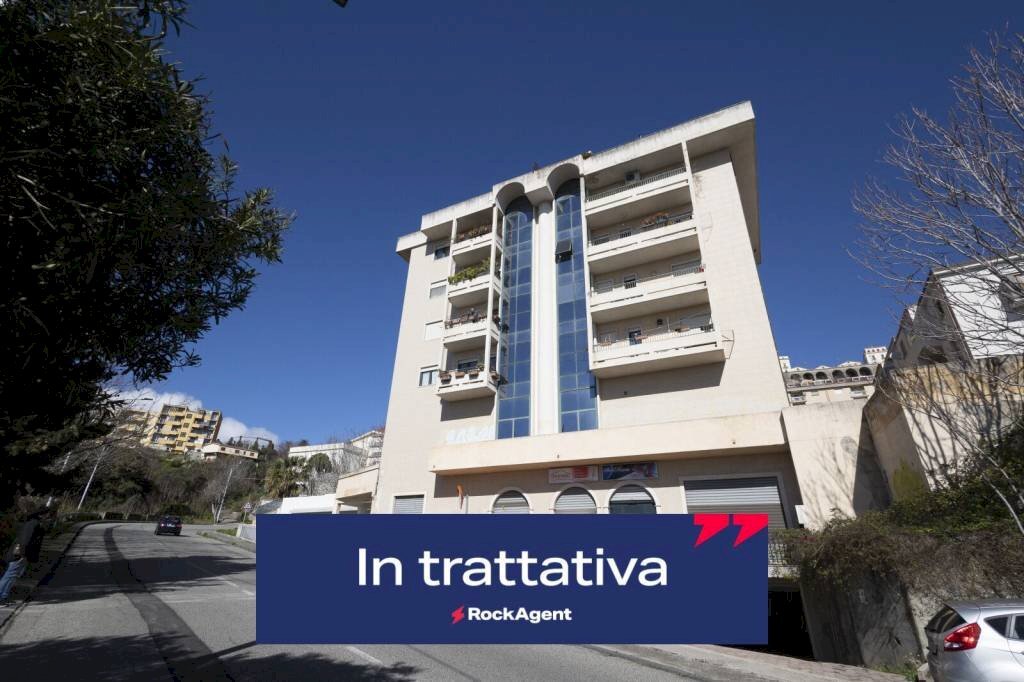 Facciata - Box viale dei Bizantini, 75, Catanzaro - foto 1