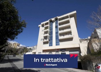 Facciata - Box viale dei Bizantini, 75, Catanzaro - foto 1