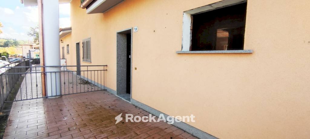 Terrazzo - Trilocale viale Eugenio IV, 136, Vetralla - foto 1