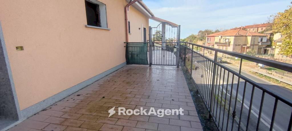 Terrazzo - Trilocale viale Eugenio IV, 136, Vetralla - foto 3