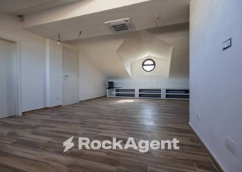 Stanza non arredata - Attic via BISCEGLIA CATANZARO, Catanzaro - photo 6