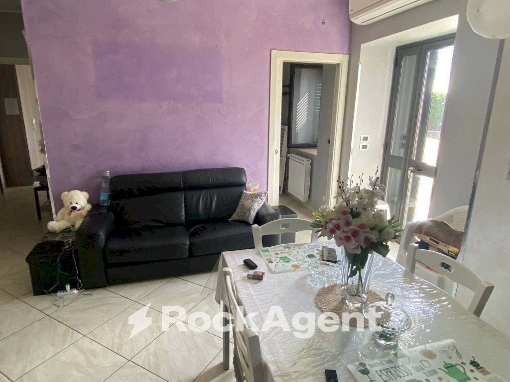 Salone - Three-room apartment via Colacà, Martone - photo 1