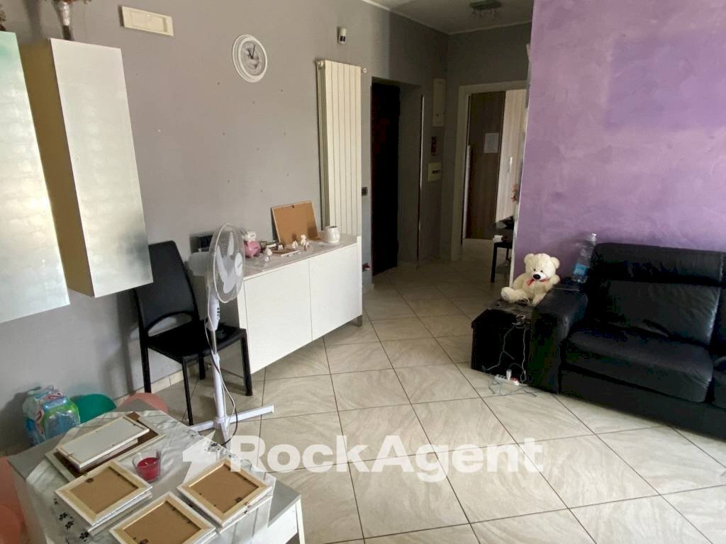 Salone - Three-room apartment via Colacà, Martone - photo 3