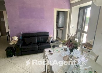 Salone - Three-room apartment via Colacà, Martone - photo 1