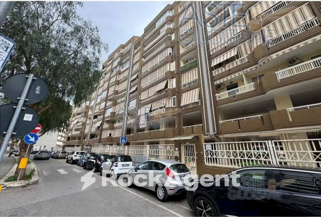 Facciata - Three-room apartment via Francesco Eugenio Silvestri, 13, Bari - photo 2