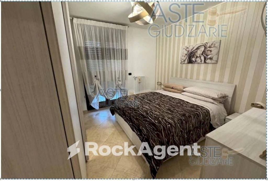 Camera da letto - Three-room apartment via Francesco Eugenio Silvestri, 13, Bari - photo 3