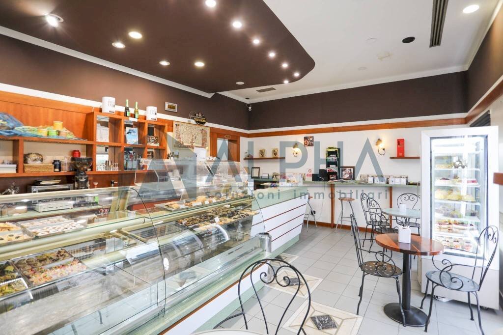 Interno non residenziale - Pasticceria viale Ugo Bassi, Rimini - foto 1
