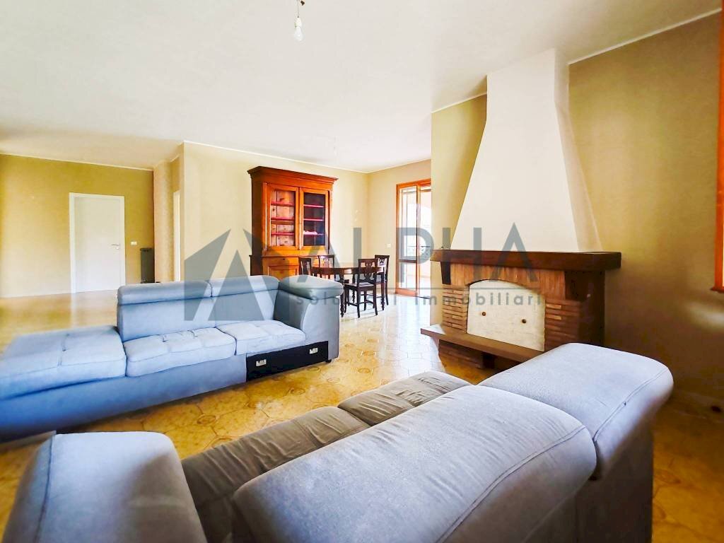 Salone - Appartamento via Pietro Mascagni, Castelnuovo Rangone - foto 1