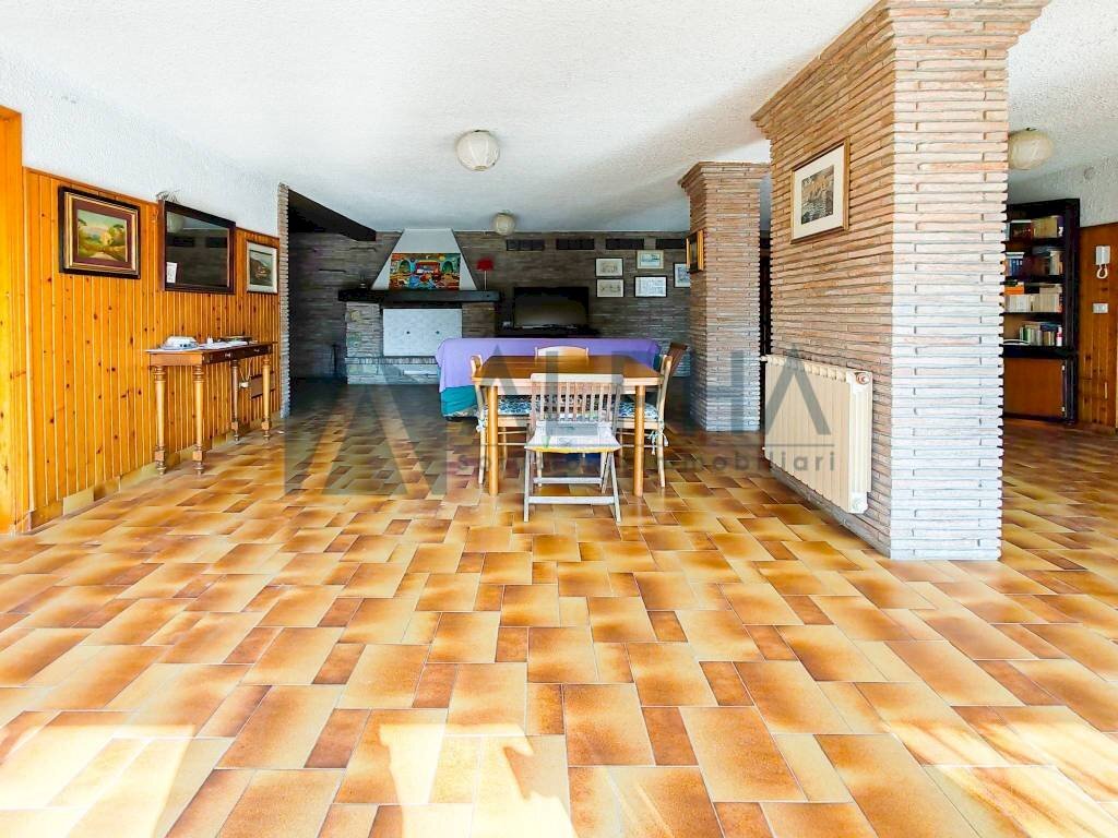 Salone - Quadrilocale via Pietro Mascagni, Castelnuovo Rangone - foto 1