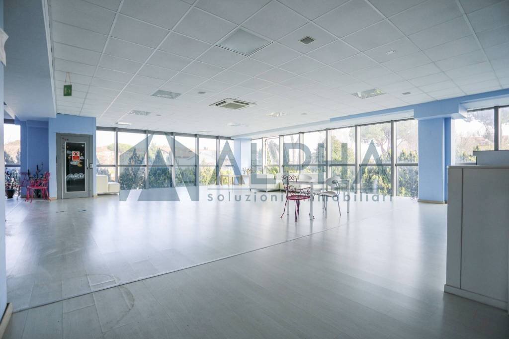 Interno non residenziale - Shop via Bolsena, Cervia - photo 1