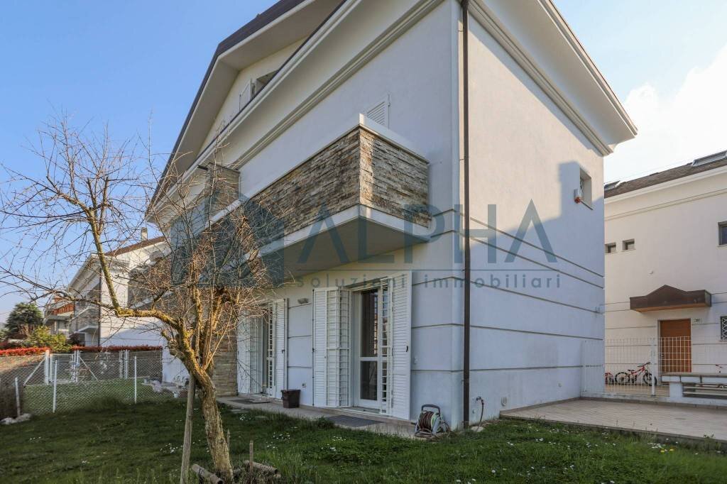 Facciata - Villa a Schiera via Sangemini, Cesena - foto 1