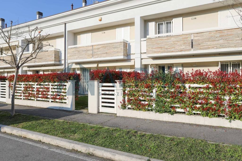 Facciata - Villa a Schiera via Sangemini, Cesena - foto 2