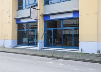 Facciata - Negozio via Carlo Seganti, Forlì - foto 16