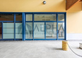 Facciata - Negozio via Carlo Seganti, Forlì - foto 16