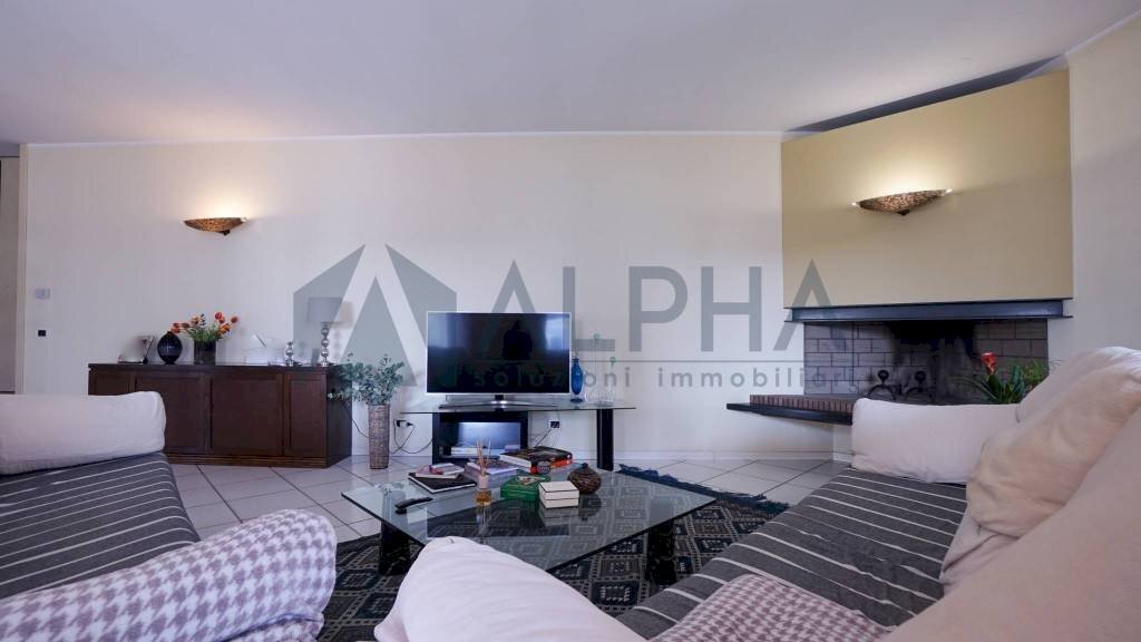 Salone - Villa via Fiume Montone Abbandonato, Ravenna - foto 3