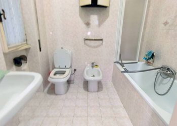 Bagno - Three-room apartment via Ludovico De Filippi, 10, Roma (neighborhood Lido di Ostia) - photo 20