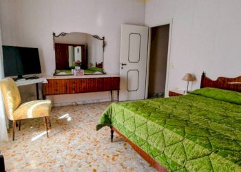 Camera da letto - Three-room apartment via Ludovico De Filippi, 10, Roma (neighborhood Lido di Ostia) - photo 18