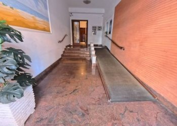 Interno palazzo - Three-room apartment via Ludovico De Filippi, 10, Roma (neighborhood Lido di Ostia) - photo 23