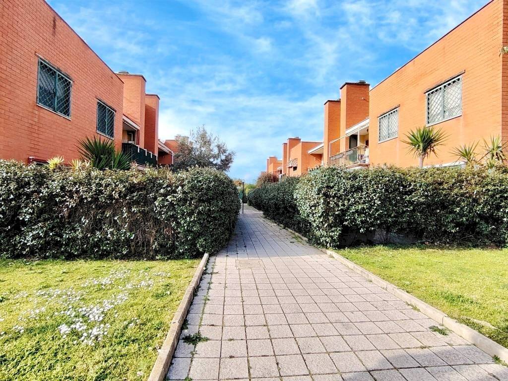 Giardino - Bilocale via Domenico Purificato, Roma - foto 2