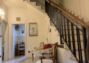 ingresso - Villa Via Giuseppe Mazzini, Vaiano - foto 1