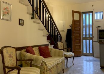 ingresso - Villa Via Giuseppe Mazzini, Vaiano - foto 2