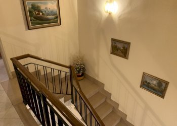 scale - Villa Via Giuseppe Mazzini, Vaiano - foto 10