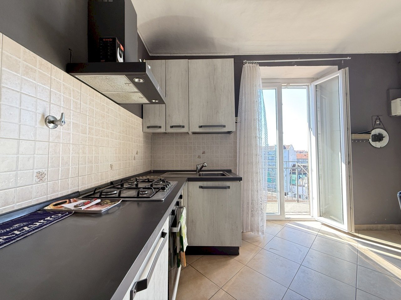 IMG_4394.JPG - Trilocale Corso Vigevano, Torino (zona Aurora) - foto 1