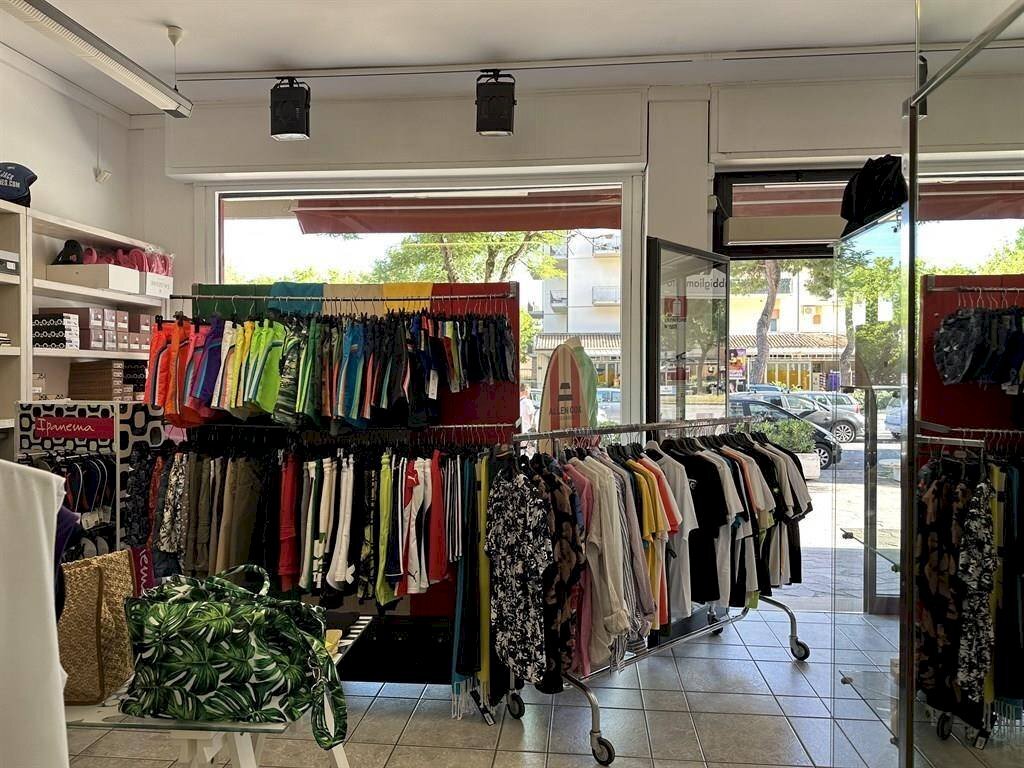 Shop Viale publio virgilio marone, 43, Ravenna - photo 2