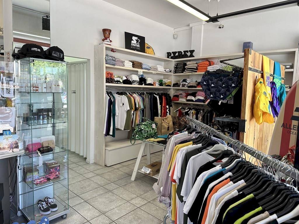 Shop Viale publio virgilio marone, 43, Ravenna - photo 3