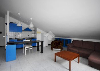 Three-room apartment Via Crea, Ivrea - photo 1