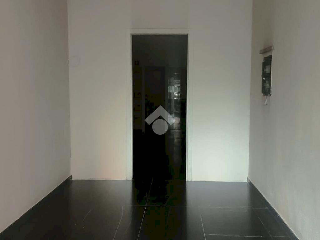 Shop via giovanetti, Genova (neighborhood Sampierdarena) - photo 1