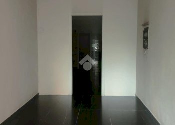 Shop via giovanetti, Genova (neighborhood Sampierdarena) - photo 1