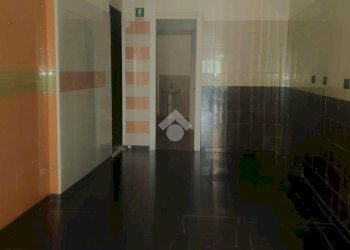 Shop via giovanetti, Genova (neighborhood Sampierdarena) - photo 2