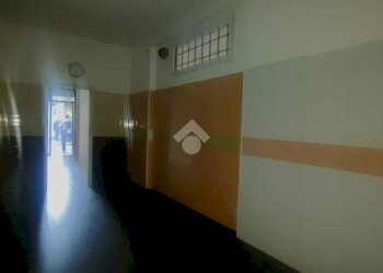 Shop via giovanetti, Genova (neighborhood Sampierdarena) - photo 4