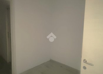 Shop via giovanetti, Genova (neighborhood Sampierdarena) - photo 5