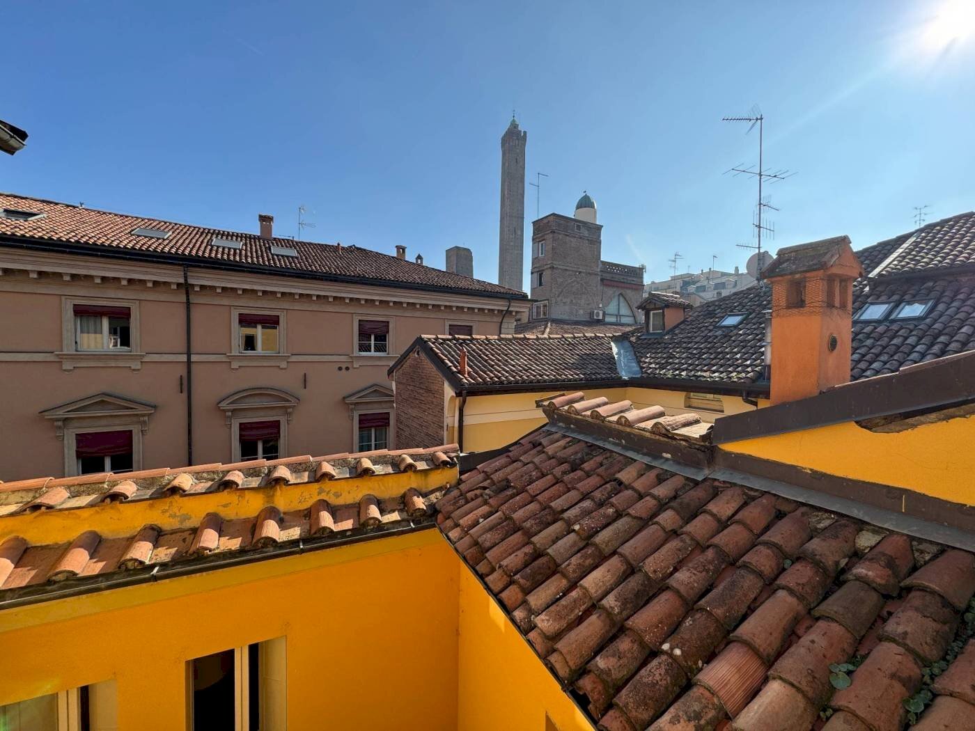 Vista - Trilocale Via Altabella, Bologna (zona Centro Storico) - foto 1