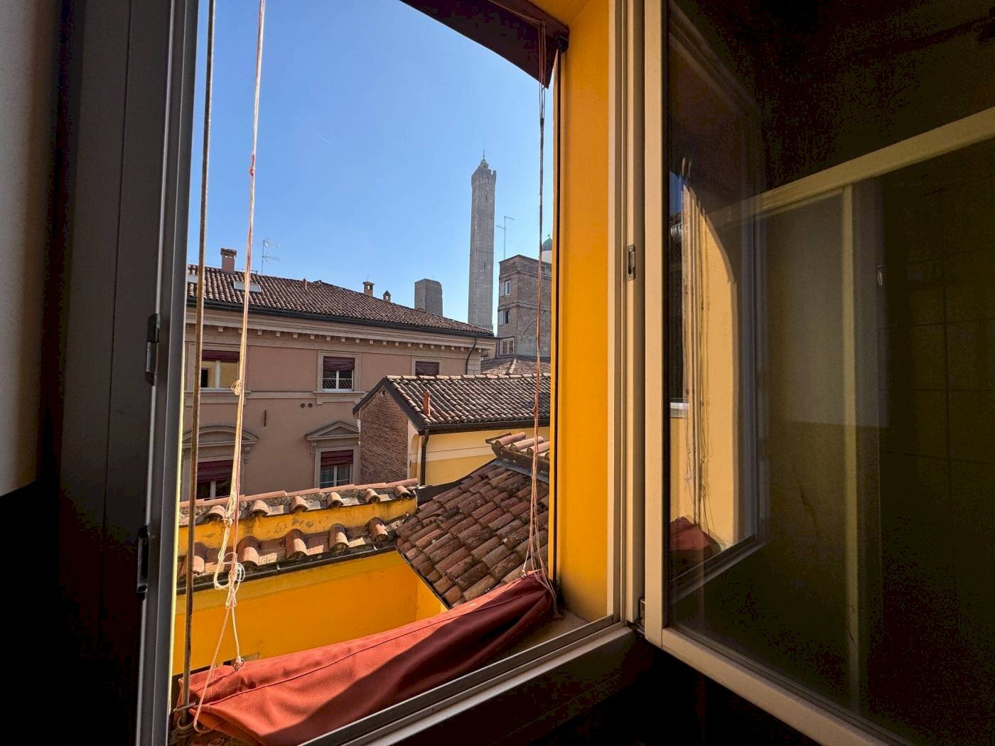 Vista - Trilocale Via Altabella, Bologna (zona Centro Storico) - foto 3