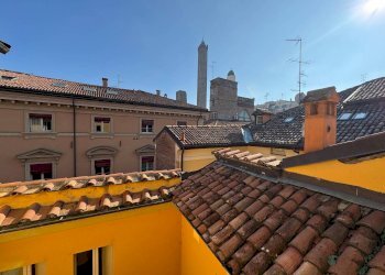 Vista - Trilocale Via Altabella, Bologna (zona Centro Storico) - foto 1