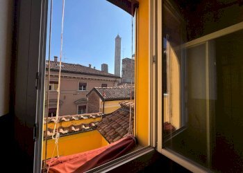 Vista - Trilocale Via Altabella, Bologna (zona Centro Storico) - foto 3