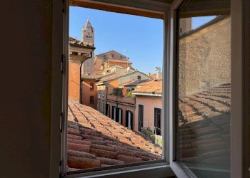 Vista - Trilocale Via Altabella, Bologna (zona Centro Storico) - foto 5