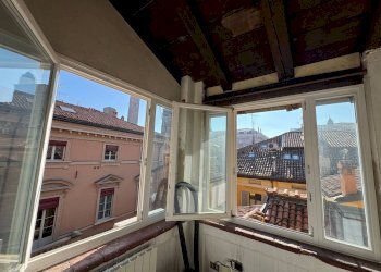 Vista - Trilocale Via Altabella, Bologna (zona Centro Storico) - foto 6