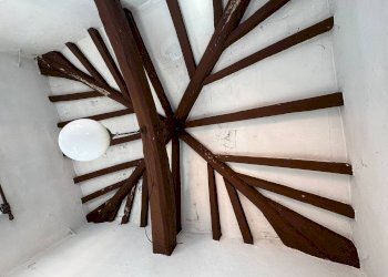 Scala - Trilocale Via Altabella, Bologna (zona Centro Storico) - foto 12