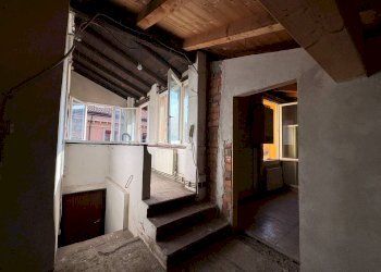 Stanza non arredata - Trilocale Via Altabella, Bologna (zona Centro Storico) - foto 13