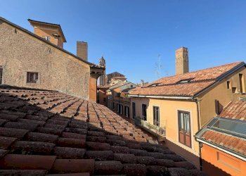 Vista - Trilocale Via Altabella, Bologna (zona Centro Storico) - foto 14