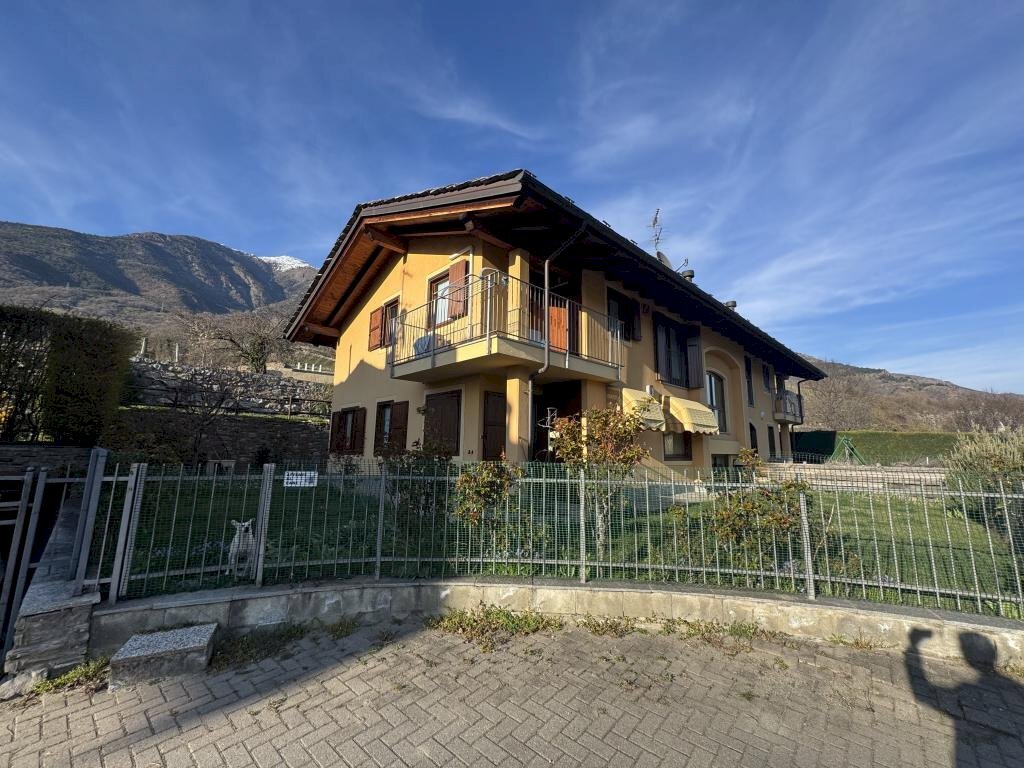 Appartamento in Villa Località Olleyes, 16, Quart - foto 1