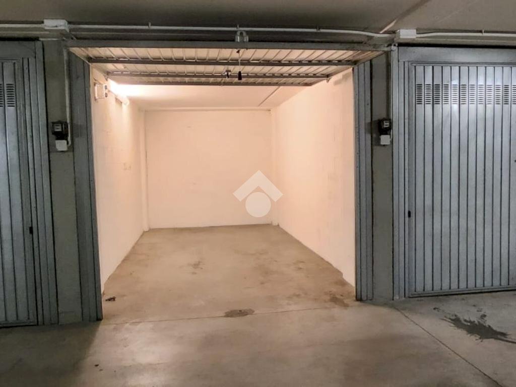 Box Corso Cesare Correnti, Torino (zona Santa Rita) - foto 1