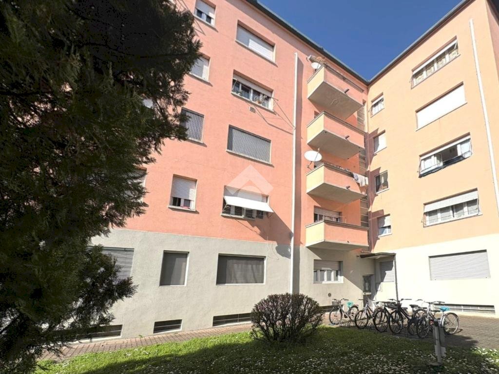 Three-room apartment Via Cremona, Legnano - photo 1