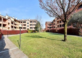 Three-room apartment Via Aldo Moro, Vignate - photo 1